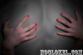 NOGLOKEL - Fingers on Back