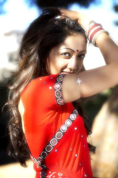 PRISCILLA - sari