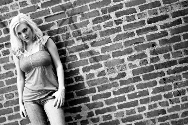 Chel - She's a BRICK House