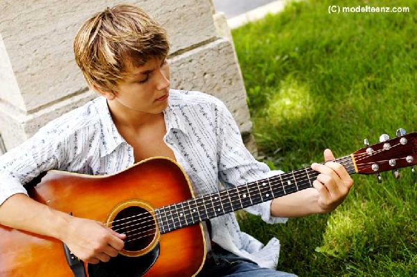 Ashton Vaughn - The Guitar Man