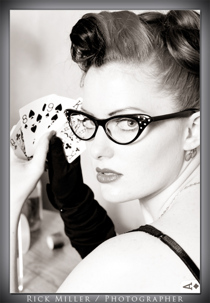 go-go Amy - Strip Poker