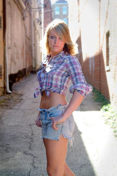 Abi - Abbey in alley