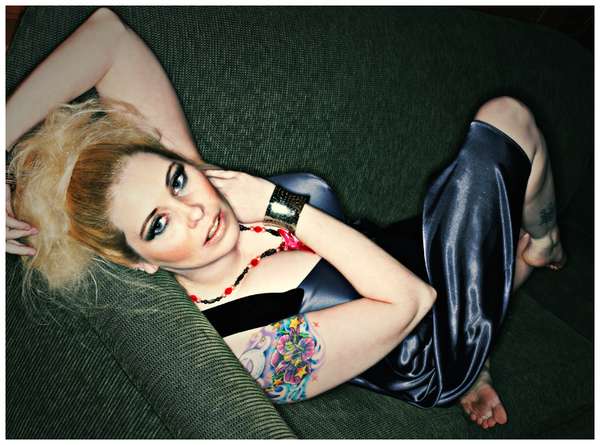 Irismoon - chillin in my vera wang dress