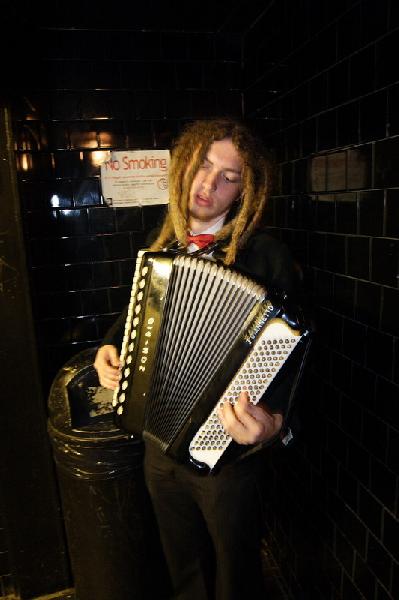 Ben - Bathroom Accordion