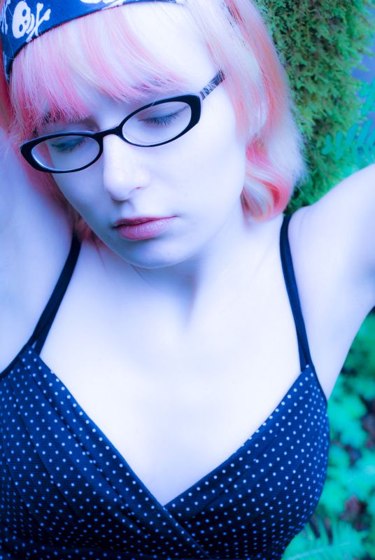 ashley thomas - pale