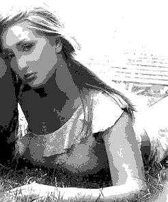 Louise Willingale - Mee in the garden