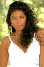 Lyzbeth - Bright headshot