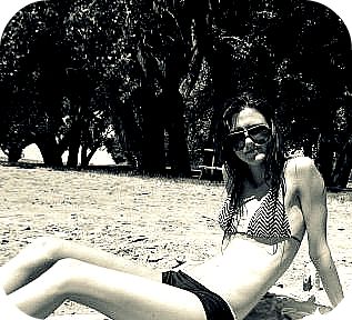 Kayla - beachin' it