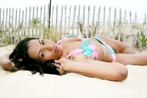 Jolie Noire - Beach
