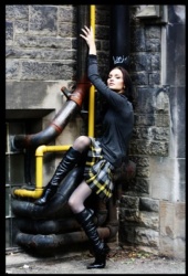 Anna Jvalikovskaia - Styling by Uvellire