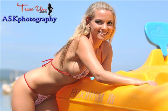 Mandy Lee - www.teaseum.com