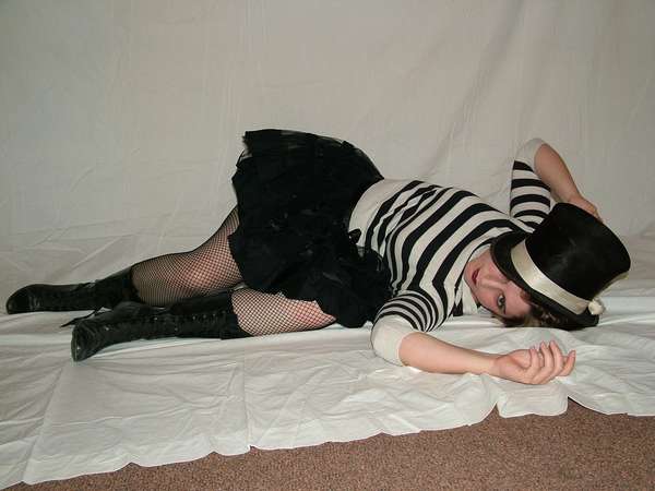 Courtesan - Goth Girl fall down