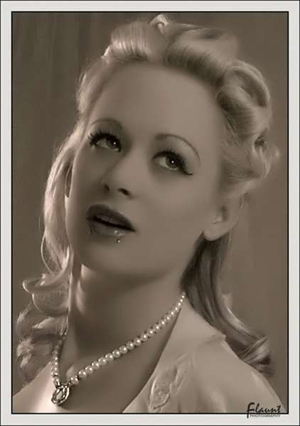 Elizabeth - Photo: Tom of Flaunt Photography, MUAH: Me and Mandy Moon