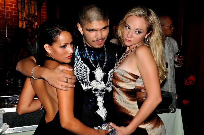 LoDo - Simply posing