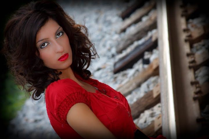 Amanda - Train tracks