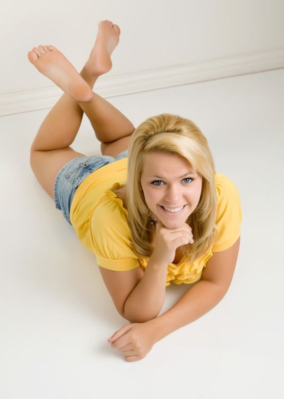 Chelsea Hahn - yellow shirt full body 2