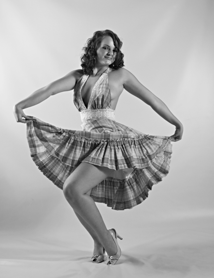 Aurora - Betty Davis Pose