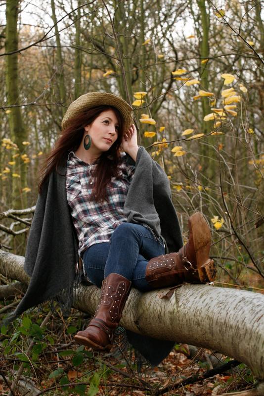 Hannah Haughton - cowgirl