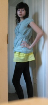 Domi - Sideways Full Length Photo - Posing