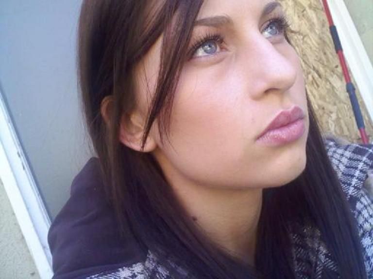 victoria caroline - me