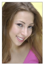 Chelsa Leigh - color headshot 2