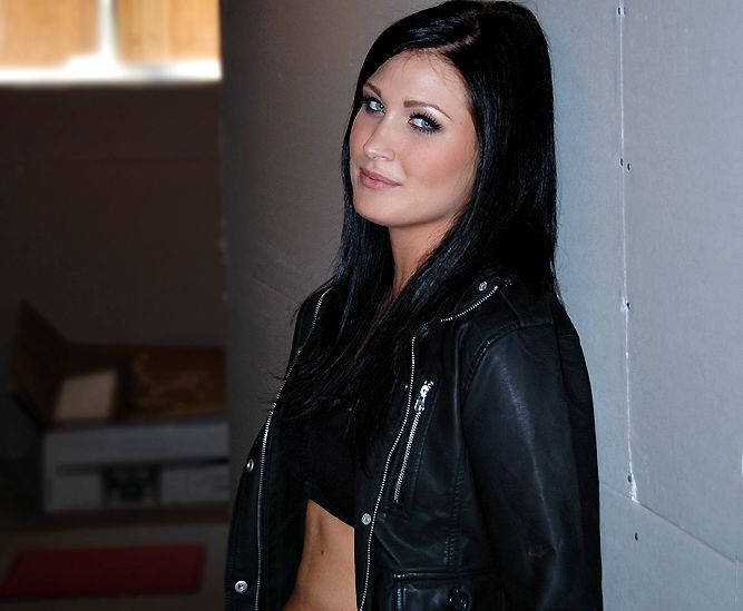 angela - Smirk