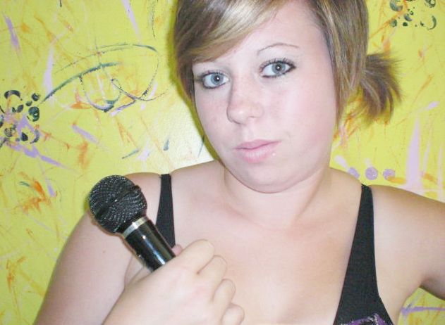 Daniellee - microphone