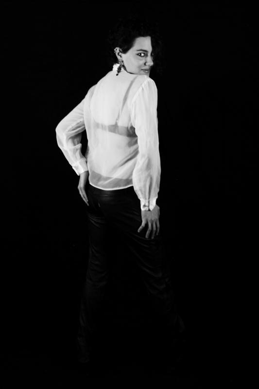 Laura Glenn - Playing with darkness