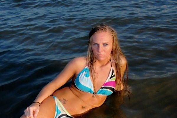 Hollisterbabe2406 - In the water at the beach