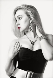 Michelle  Brüer - catsuit