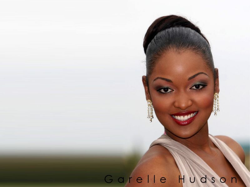 Relle Antonette - Headshot 1