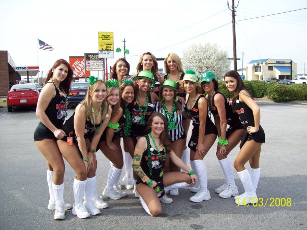 jlynn0287 - hooters girl of 5 years