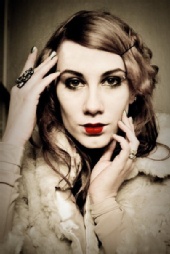 Insanie Blaynie - Snow white or queen of hearts