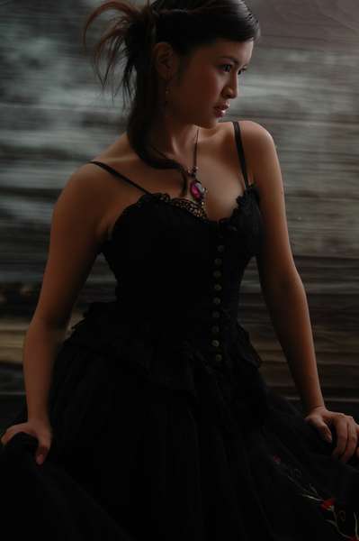 Jamie - Dark beauty