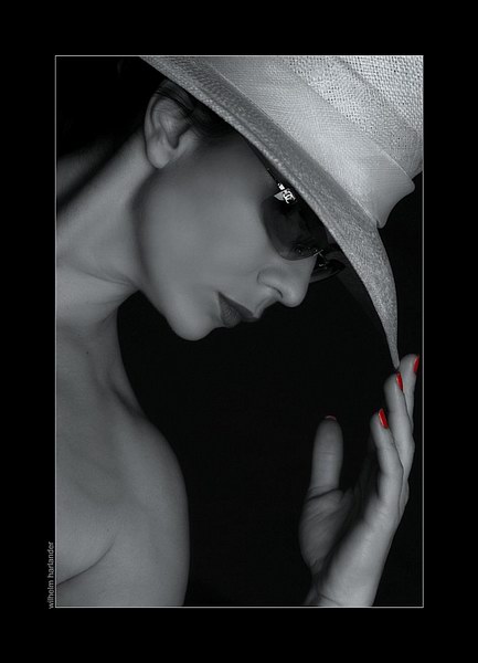Q-Gina - Fade to grey