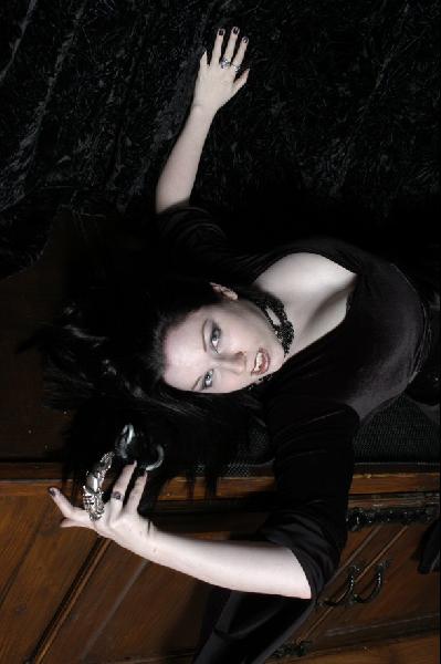Sakara - vampire's seduction
