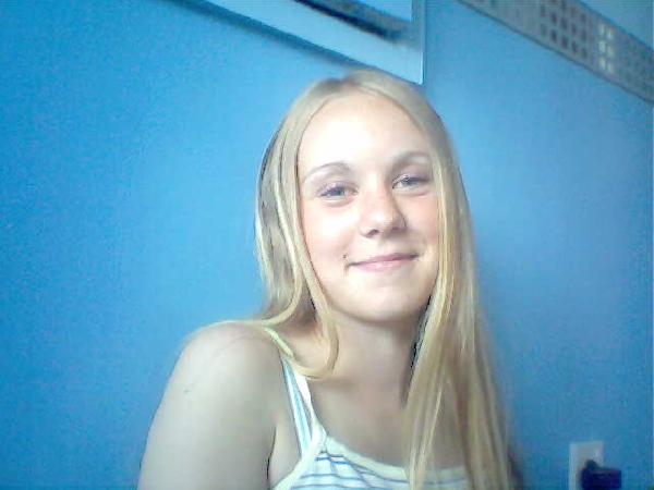 hannah - very bad pic i dont usually look like this