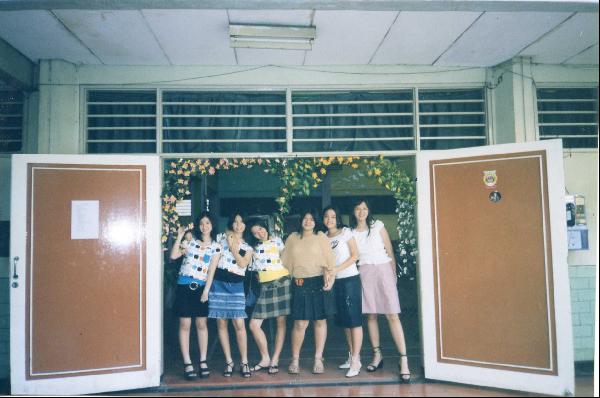 vYnDa - i'M on tHE riGhT hAnD sIDE wiTh wHiTHe sHiRT