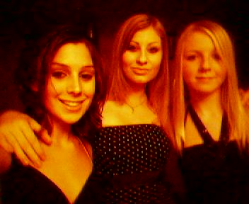 smileyjenxx - me smiling for the camera haha