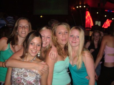 smileyjenxx - me smiling for the camera haha