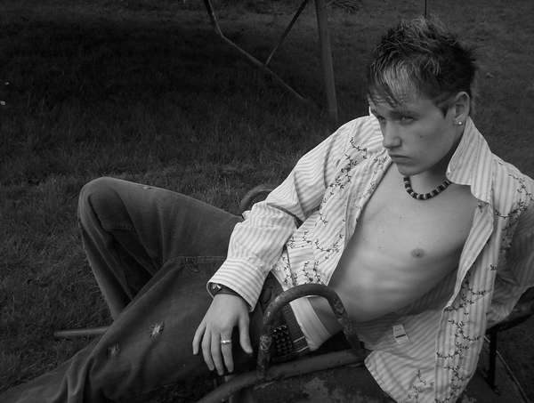mattchew - Vine Shirt Pose