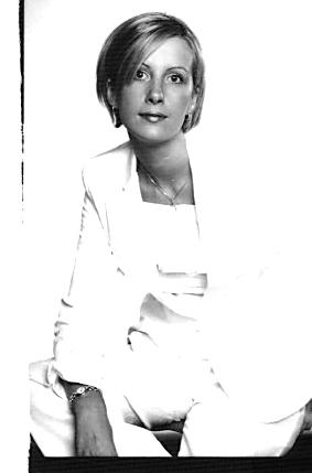 LYNNE - Head Shot