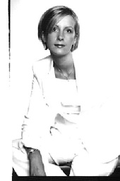 LYNNE - Head Shot