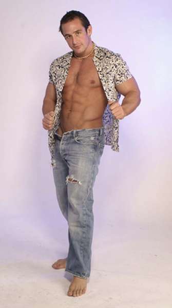 Tom Oliver - Tom - open shirt