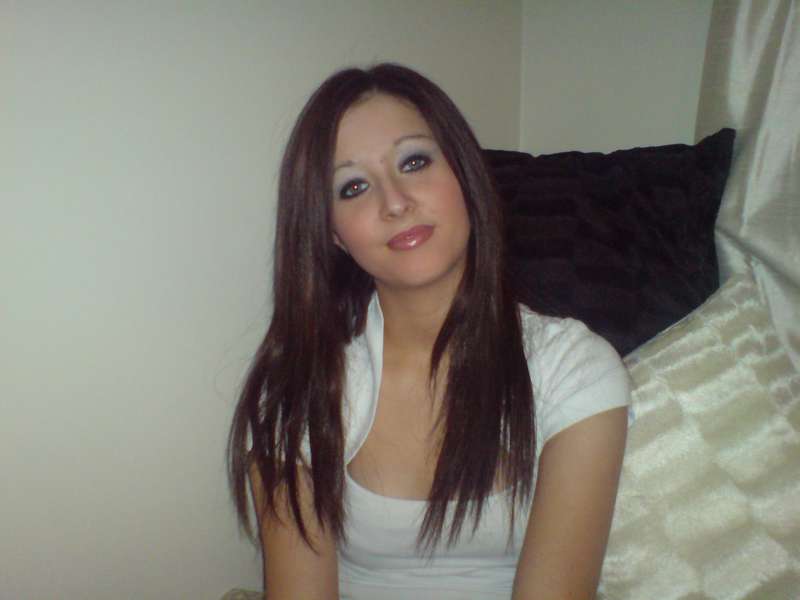 hayley brett - picture takin to send of to agents