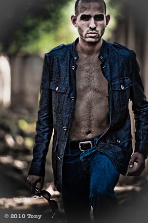 Tony Velada