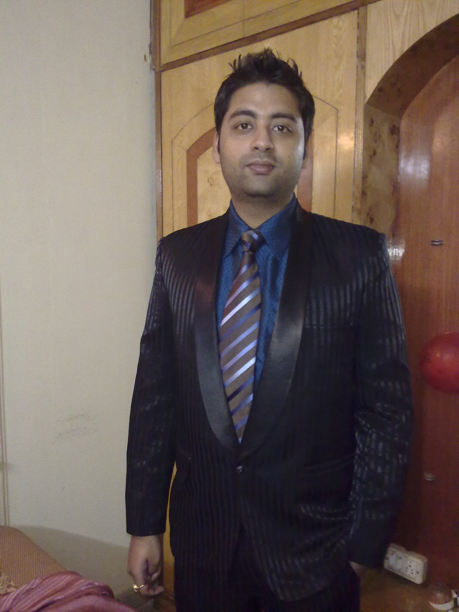 Manu - Suited
